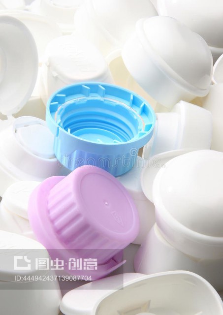 塑料制品 便利與挑戰并存的雙刃劍